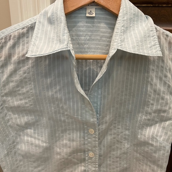 Banana Republic S long sleeve light blue blouse - Picture 3 of 11